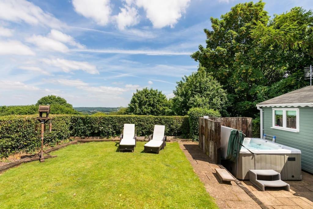 The Summerhouse, Countryside Retreat With Private Hot Tub Bridgnorth Bagian luar foto