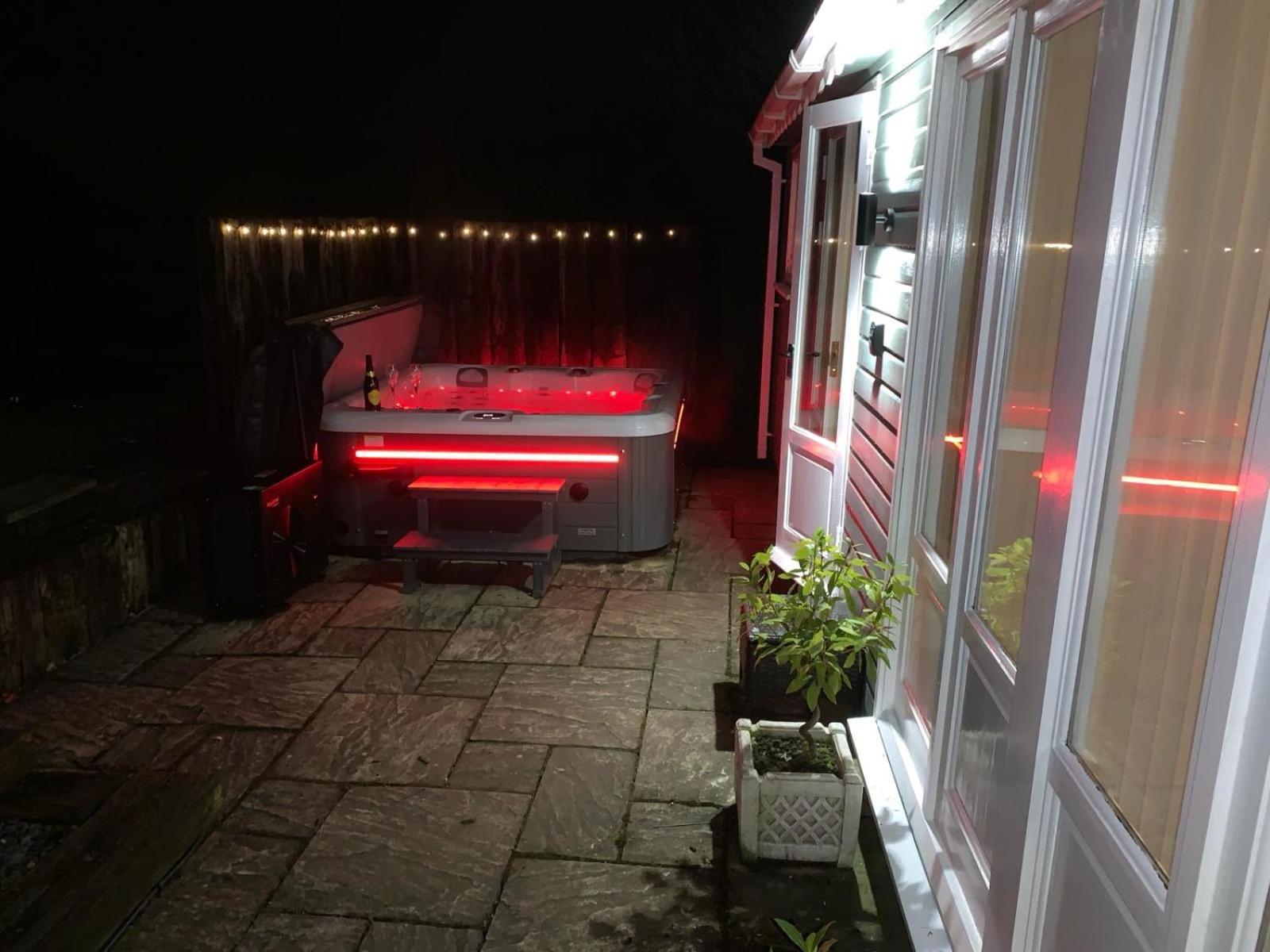 The Summerhouse, Countryside Retreat With Private Hot Tub Bridgnorth Bagian luar foto